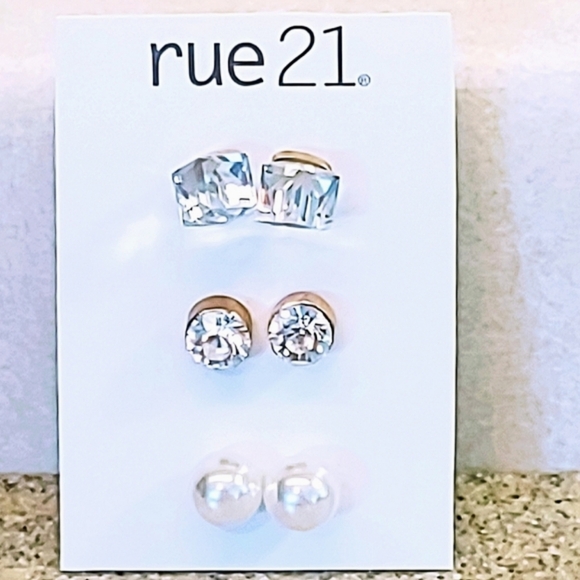 Rue21 Jewelry - RUE 21 THREE PAIR SPARKLING CLASSIC GLASS & FAUX PEARL STUD EARRINGS